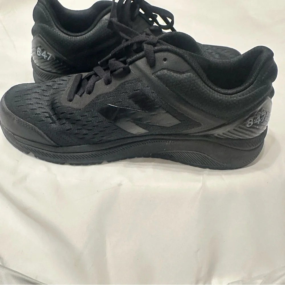 New Balance Men’s 847 v4 Black Mesh Walking Sneakers Size 9
